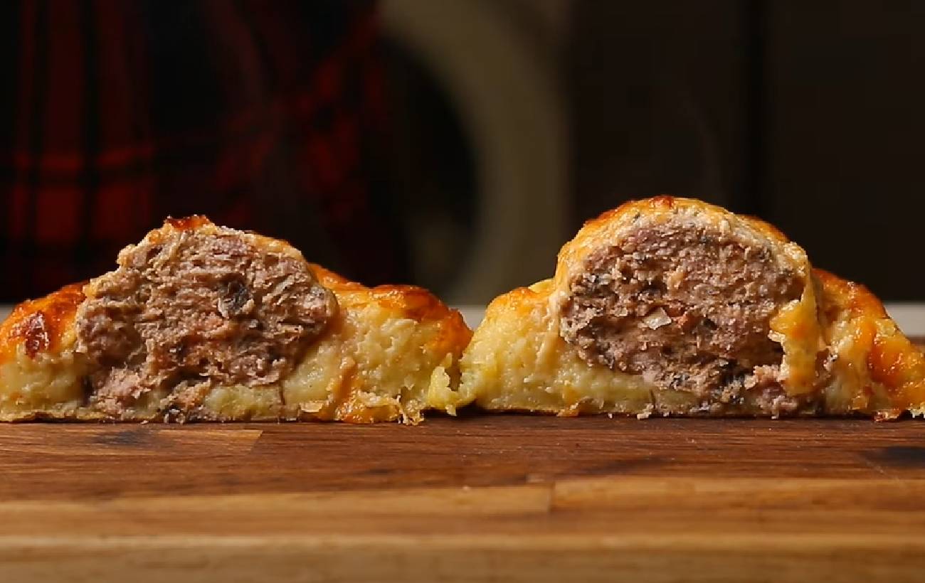 Такого ви ще не готували! Рецепт картопляних ватрушок з м'ясом, які вразять навіть вибагливих